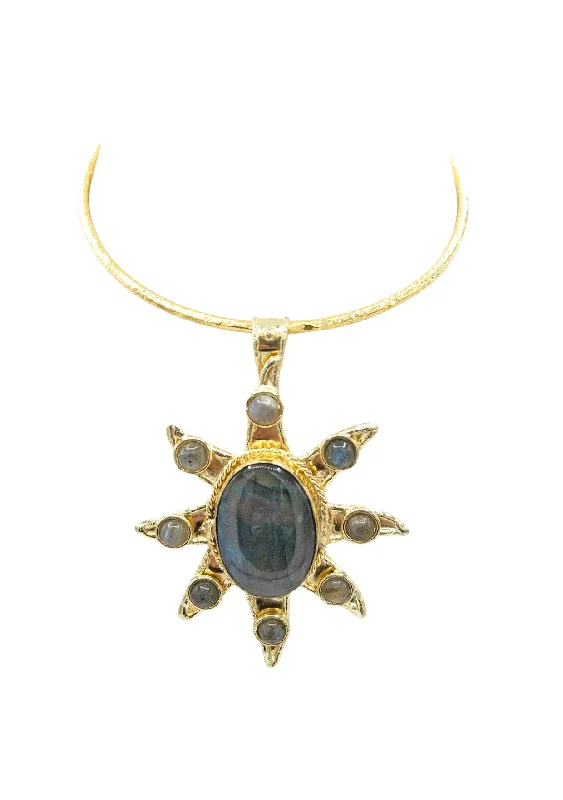 Ladies statement necklaces-Labradorite Pendant Gold Bar Necklace