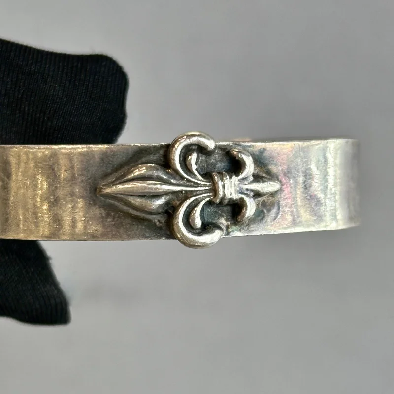 Ladies matching bracelets-Vintage Silver Fleur de Lis Cuff Bracelet - Timeless Elegance