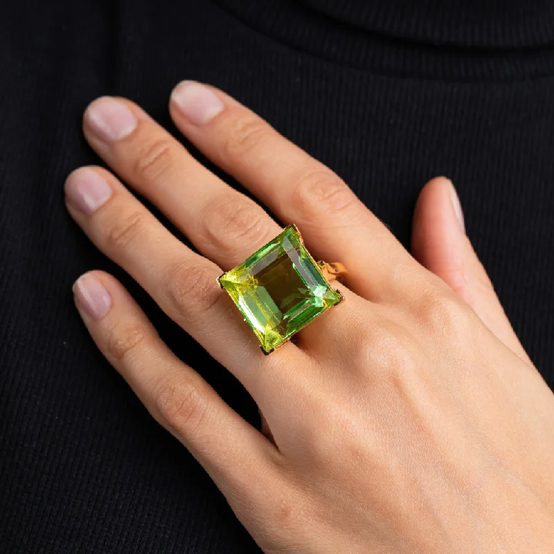 Ladies emerald solitaire rings-Peridot Square Stone Ring