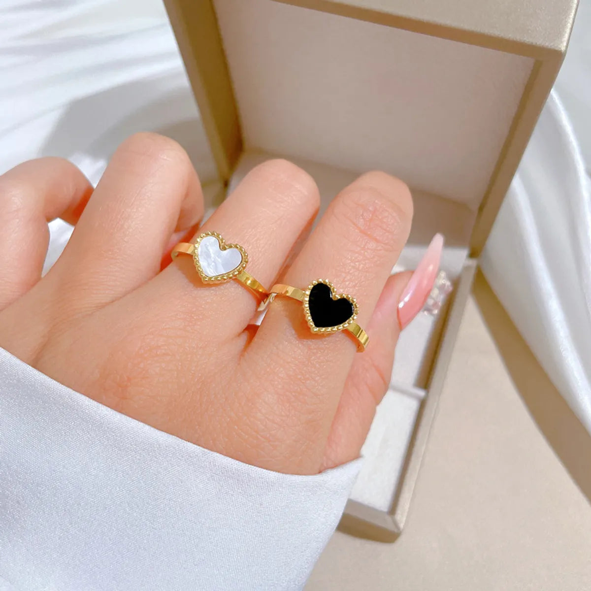 Ladies cushion-cut diamond rings-Casual Simple Style Commute Heart Shape Titanium Steel Inlay Shell Rings