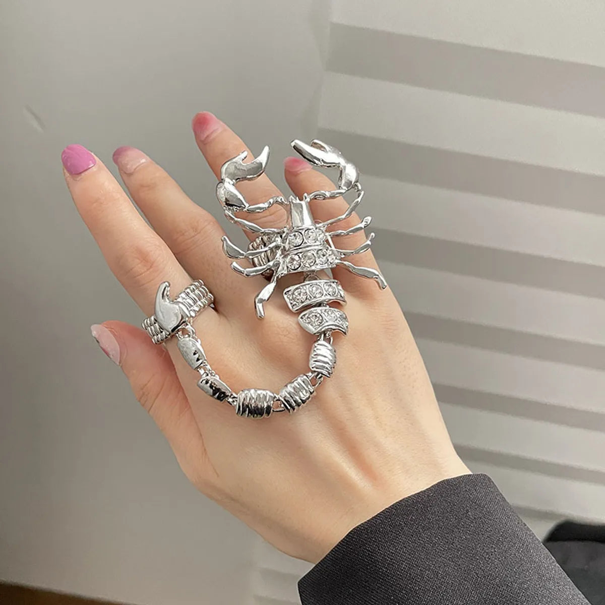 Ladies luxury rings-Fashion Lobster Alloy Rhinestone Women's Rings