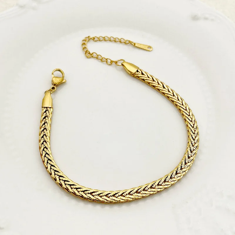 Ladies shiny bracelets-Simple Style Solid Color Stainless Steel Gold Plated Bracelets In Bulk