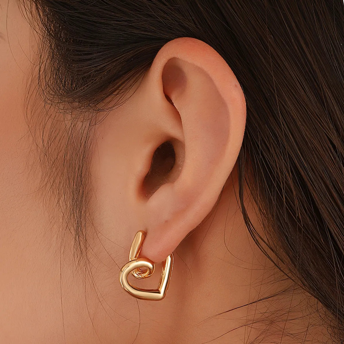 Ladies unique rings-Fashion Simple Twisted Heart-shaped Geometric Alloy Earring Ear Studs